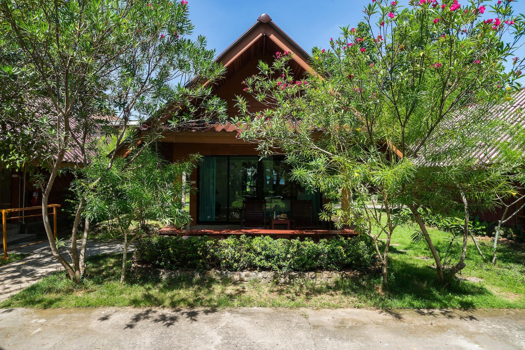 Kaw Kwang Beach Resort - Sha Extra Plus Koh Lanta Bagian luar foto