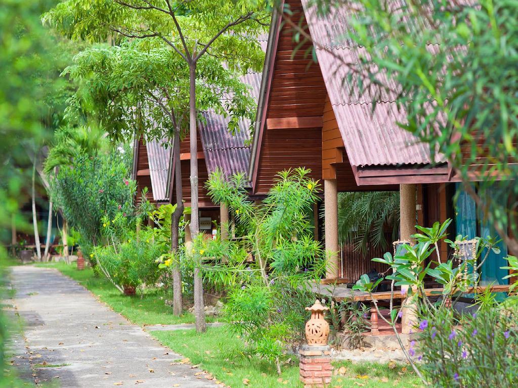 Kaw Kwang Beach Resort - Sha Extra Plus Koh Lanta Bagian luar foto